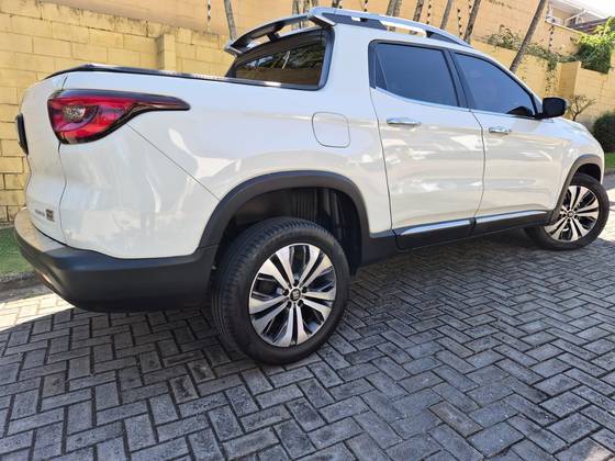 FIAT TORO 2.0 16V TURBO DIESEL VOLCANO 4WD AT9 FIAT TORO 2.0 16V TURBO DIESEL VOLCANO 4WD AT9